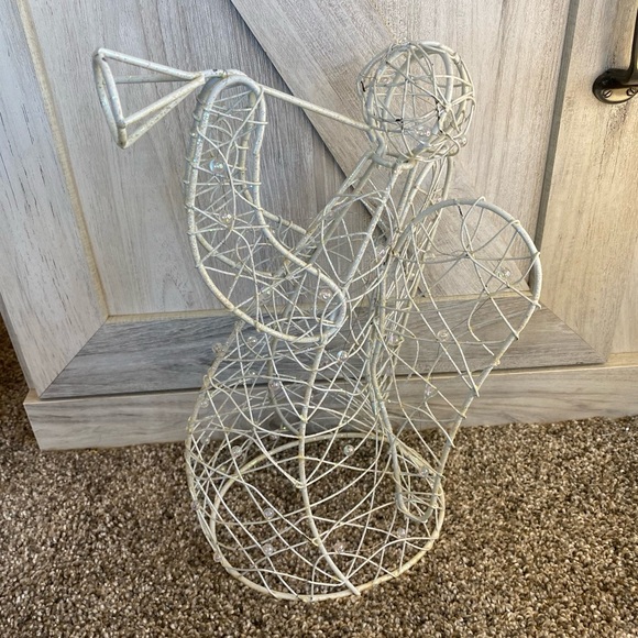 White Christmas Angel with Horn Wire Sculpture, Handmade Tree Topper - Picture 5 of 10